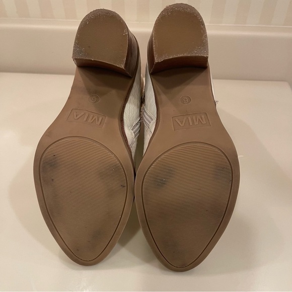 Mia Barby Ivory Python Side Zip Ankle Bootie - Picture 14 of 16